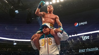 Alvarez adds another title with 8th-round TKO of Saunders