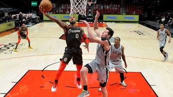 Lillard scores 30, Trail Blazers rout Spurs 124-102