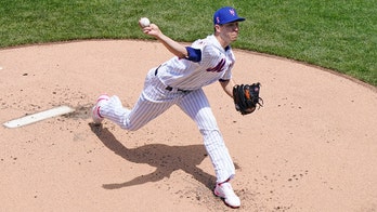 Mets' deGrom exits early in return from right lat issue