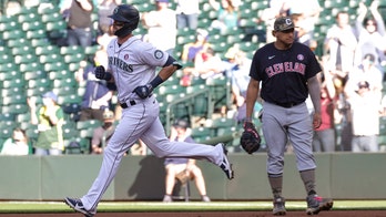 Haniger, Moore homer, Mariners beat Indians 7-3