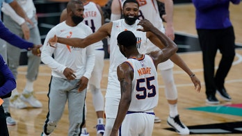 Moore, short-handed Suns hold off Spurs 123-121