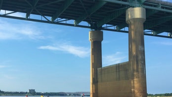 Kayaker's photos show crack in closed I-40 bridge in 2016