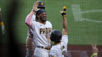 Hosmer, Padres beat Mariners 6-4 for 8th straight win
