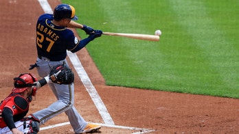 Yelich homers as Brewers beat Reds 9-4