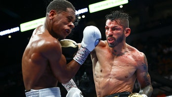 Haney keeps WBC lightweight title, beats Linares by decision