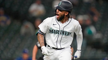 Mariners win 3-2, hand Rangers 11th straight road loss