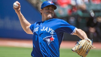 Hernández, Tellez HR, Jays beat Indians 4-1 in opener