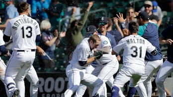 Mariners rally past A's in 10th, improve to 5-0 in extras