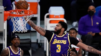 Lakers' Anthony Davis taunts Knicks superfan Spike Lee after overtime victory