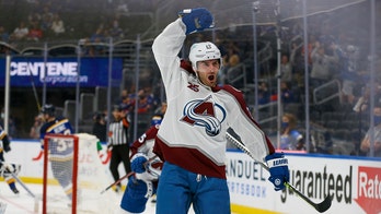 Avs score 3 in 2nd, beat Blues 5-1 to take a 3-0 series lead