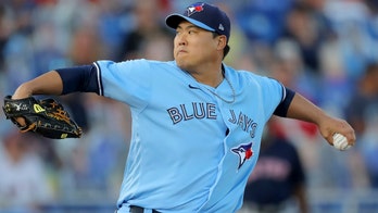 Ryu pitches 7 masterful innings, Blue Jays beat Red Sox 8-0