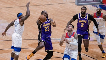 James scores 25, tweaks ankle as Lakers top Pelicans 110-98