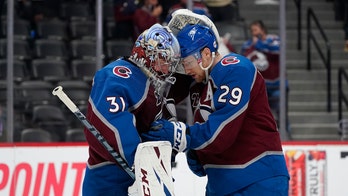 MacKinnon records hat trick, Avs beat Blues 6-3 in Game 2