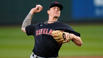 Plesac takes no-hitter into 8th as Indians top Mariners 4-2