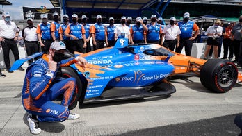 Scott Dixon wins Indy 500 pole ahead of Herta, VeeKay