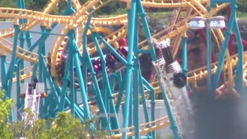 Texas Six Flags roller coaster stops mid-ride, 20 riders rescued