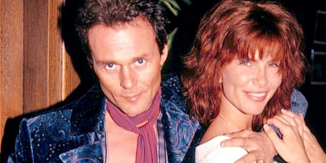 Tawny Kitaen and Michael Des Barres worked together on 'The New WKRP in Cincinnati,' which aired from 1991 まで 1993.