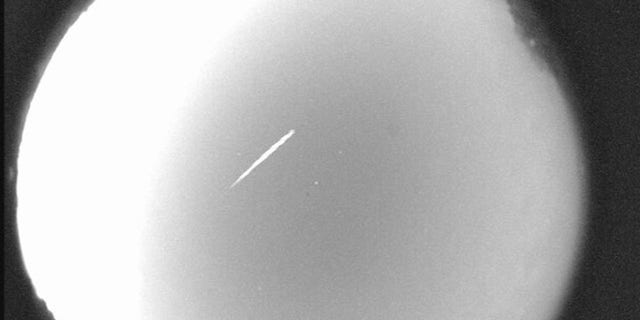 El meteoro del Eta Aquarium fluye sobre el norte de Georgia el 29 de abril de 2012. Crédito de la imagen: NASA / MSFC / B. Cook