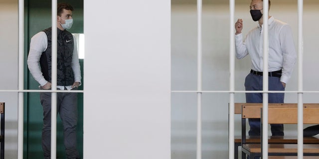Gabriel Natale-Hjorth, derecho, talks to his co-defendant Finnegan Lee Elder, before a jury began deliberating their fate as they are on trial for the slaying of an Italian plainclothes police officer on a street near the hotel where they were staying while on vacation in Rome. (AP Photo/Gregorio Borgia)