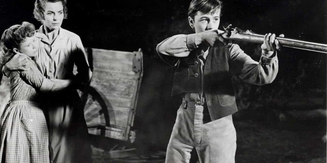 Beverly Washburn said she's still friends with 'Old Yeller' co-star Tommy Kirk.