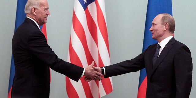 Russian Prime Minister Vladimir Putin (R) shakes hands with U.S. Vice President Joe Biden during their meeting in Moscow March 10, 2011. Biden is on the second day of an official visit meeting top officials in the Russian capital.  REUTERS/Alexander Natruskin (RUSSIA - Tags: POLITICS)