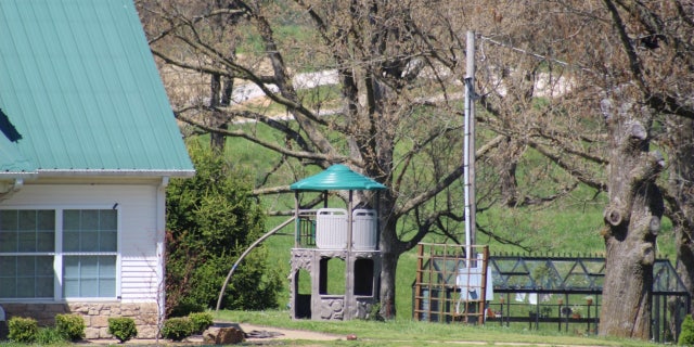 This photo shows a greenhouse on the side of the Duggar family home.