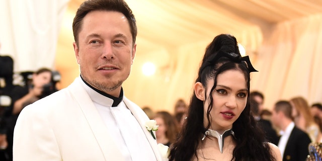 Elon Musk en Grimes verwelkomden hun eenjarige zoon X A-XII in mei 2020.