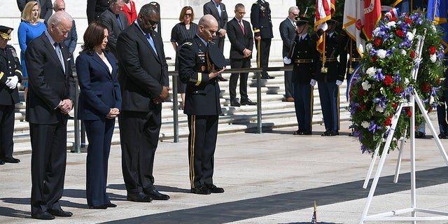 (L-R) US President Joe Biden , Vice President Kamala Harris, Defense Secretary Lloyd Austin and Omar Jones, Major General take part in a wreath laying in front of Tomb of the Unknown Soldier at Arlington National Cemetery on Memorial Day in Arlington, Virginia on May 31, 2021.