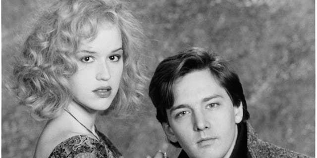 Andrew McCarthy said he's still friends with Molly Ringwald.