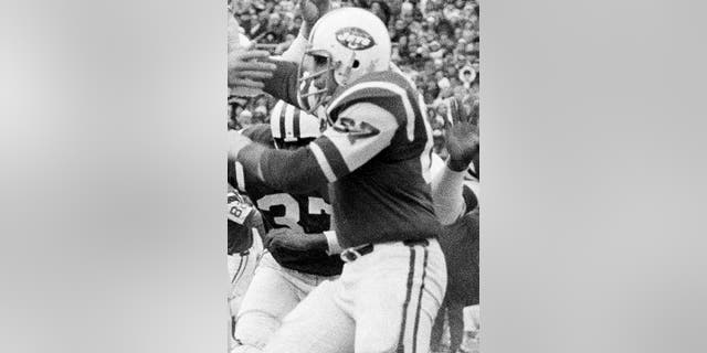 Lammons, a tight end on the New York Jets' Super Bowl-winning team in 1969, has died in a boating accident. He was 77. Major League Fishing announced in a statement Friday, April 30, 2021, that Lammons was participating in a fishing event on the Sam Rayburn Reservoir in Texas on Thursday morning when he slipped while boarding a boat, fell into the water, and drowned.