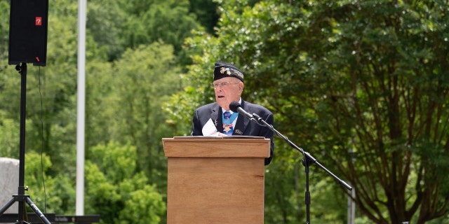 Hershel "Woody" Williams (Robert Luffman)