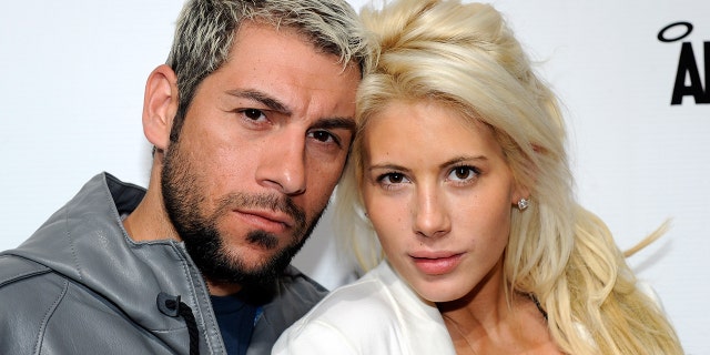 Blogger Nik Richie (L) en sy vrou, actress Shayne Lamas, (R) are divorcing.