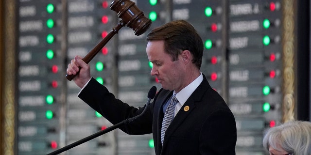 Texas Speaker of the House Dade Phelan, R-Beaumont, overseas the House Chamber during a vote, Wednesday, May 5, 2021, in Austin, Texas. (AP Photo/Eric Gay)