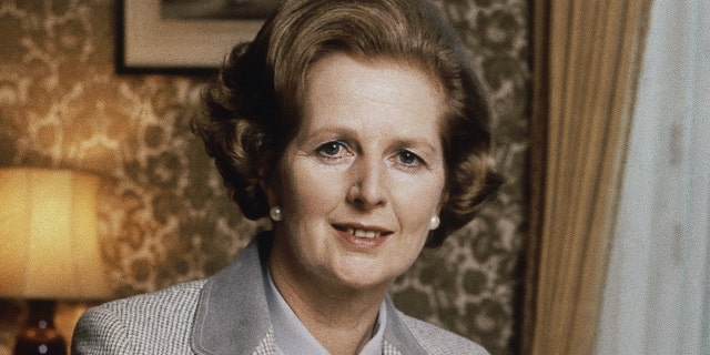 En esta foto de archivo de 1980, la primera ministra británica Margaret Thatcher posa para una foto en Londres.  Durante la campaña, Sunak y Truss afirmaron ser los herederos de la ex primera ministra Margaret Thatcher, pero Gardiner dijo que el título pertenecía solo a uno de ellos. 