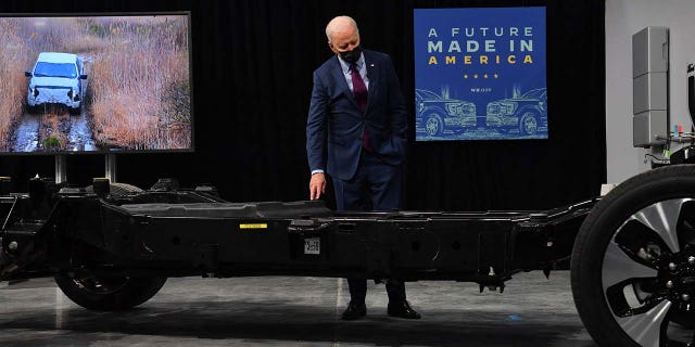 President Biden got a sneak peek at the electric Ford F-150 Lightning frame, which can be equipped with standard-range and extended-range battery packs.