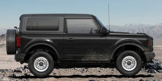 的 2021 Ford Bronco is available in 2-door and 4-door models.