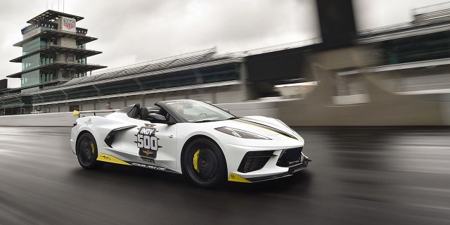 그만큼 2021 Chevrolet Corvette Stingray Convertible will be the pace car for the Indy 500