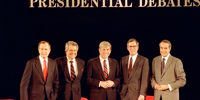 In this Sunday, Feb. 14, 1988, file photo, Republican presidential candidates, Vice President George Bush, from left, Pat Robertson, Rep. Jack Kemp, Pierre "Pete" du Pont and Senator Bob Dole pose before starting their last debate before the primary in Goffstown, N.H. Pierre S. "Pete" du Pont IV, a former Delaware governor and congressman who sought the 1988 Republican presidential nomination, has died at age 86. Du Pont, a scion of the family that established the DuPont Co., died at his home in Wilmington, Del., on Saturday, May 8, 2021, after a long illness, his former chief of staff, Bob Perkins, said. (AP Photo/Jim Cole, File)