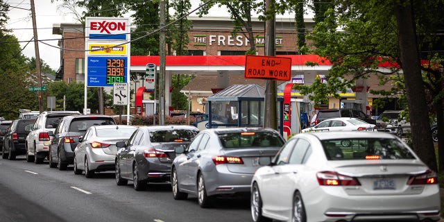 Motorists line up at an Exxon station selling gas at $3.29 per gallon soon after it's fuel supply was replenished in Charlotte, North Carolina on May 12, 2021.(Photo by Logan Cyrus / AFP) (Photo by LOGAN CYRUS/AFP via Getty Images)