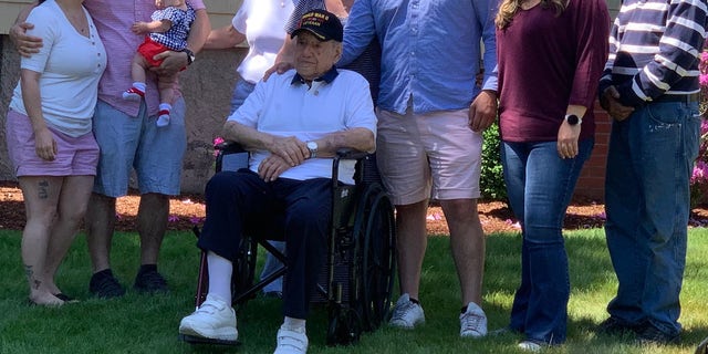 World War II veteran Anthony Grasso with his family in Norwood, 질량. just before he departs to give a final salute to the man who saved his life, Frank DuBose.