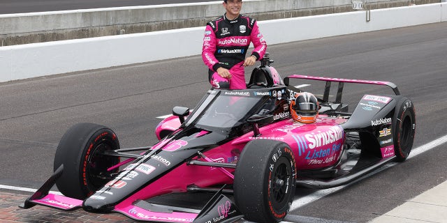 Castroneves qualified eighth on the grid.