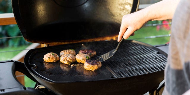 Of course, not all dishes can be cooked on the grill. Which is why the steel plate was invented.