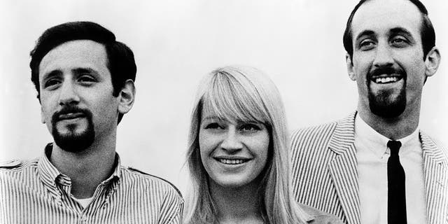 CIRCA 1965: (L-R) Peter Yarrow, Mary Travers and Paul Stookey of the folk group "Peter, Paul &amp;amp; Mary" pose for a portrait in circa 1965. 