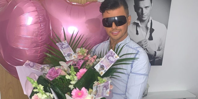 For his 22nd birthday, Featherstone threw a lavish party that had fireworks, a three-tier cake and a bouquet of flowers and cash (pictured). 