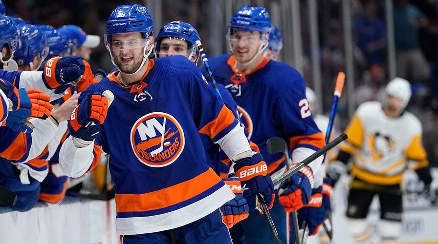 Islanders Forward Oliver Wahlstrom's Head Snaps Back Awkwardly, Suffers ...