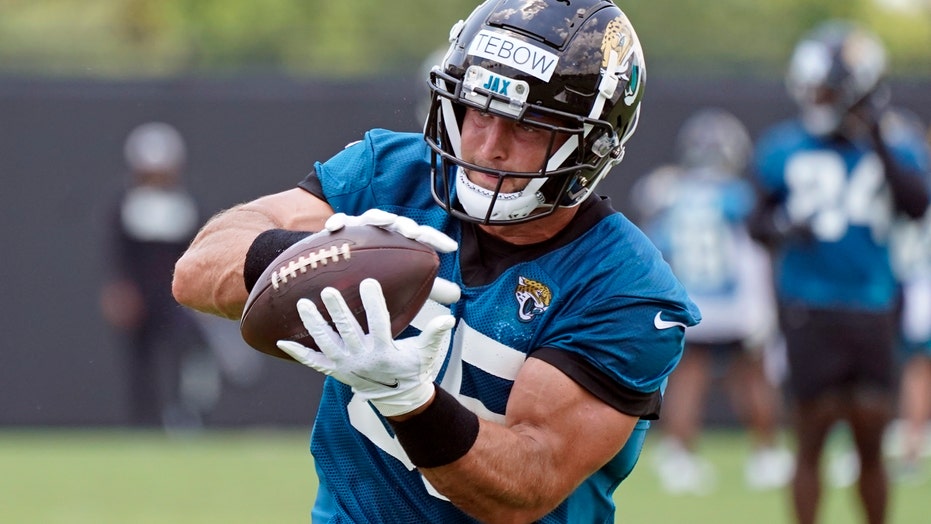 Tim Tebow ‘has improved’ since making TE debut with Jaguars
