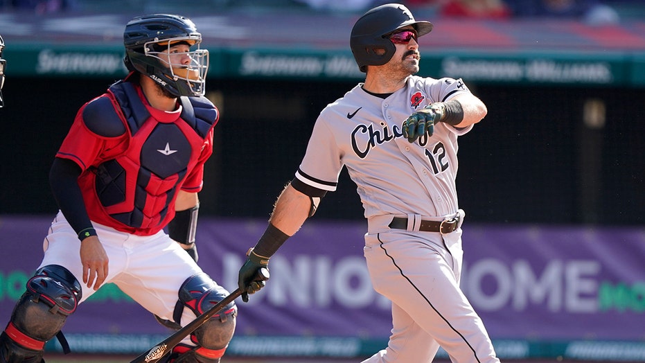 Eaton's HR in 8th sends Chisox past Indians 8-6 in DH opener