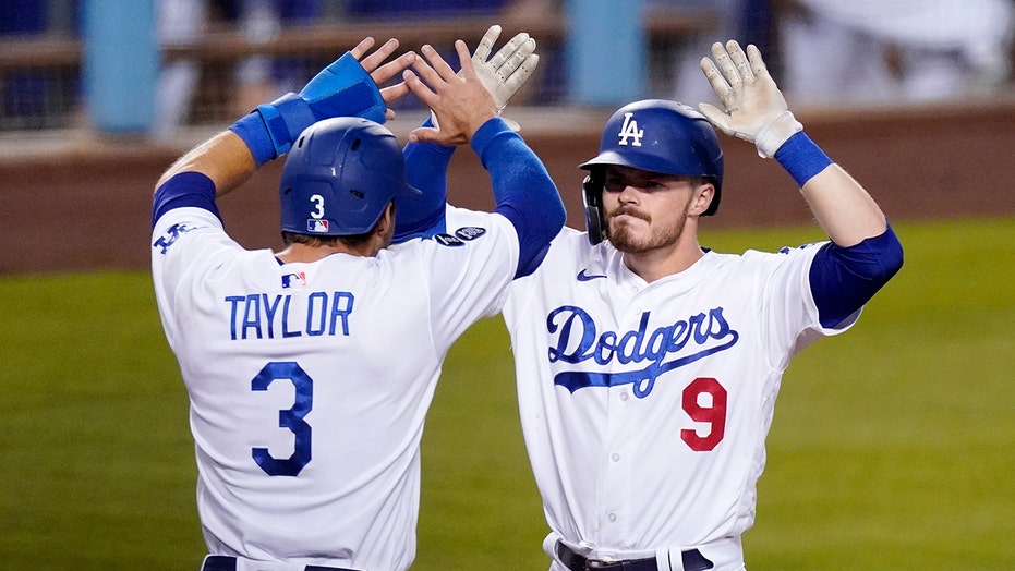 Lux’s 3-run homer in 8th rallies Dodgers past Mariners 6-4