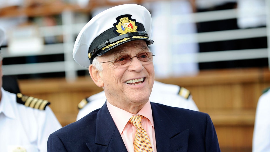 Gavin MacLeod, ‘Love Boat’ captain, dies at 90