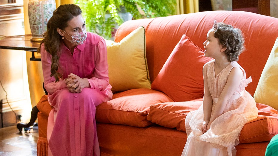 Kate Middleton Keeps Promise To Wear A Pink Dress For Young Cancer Patient Fox News Kate Middleton Keeps Promise To Wear A Pink Dress For Young Cancer Patient Fox News